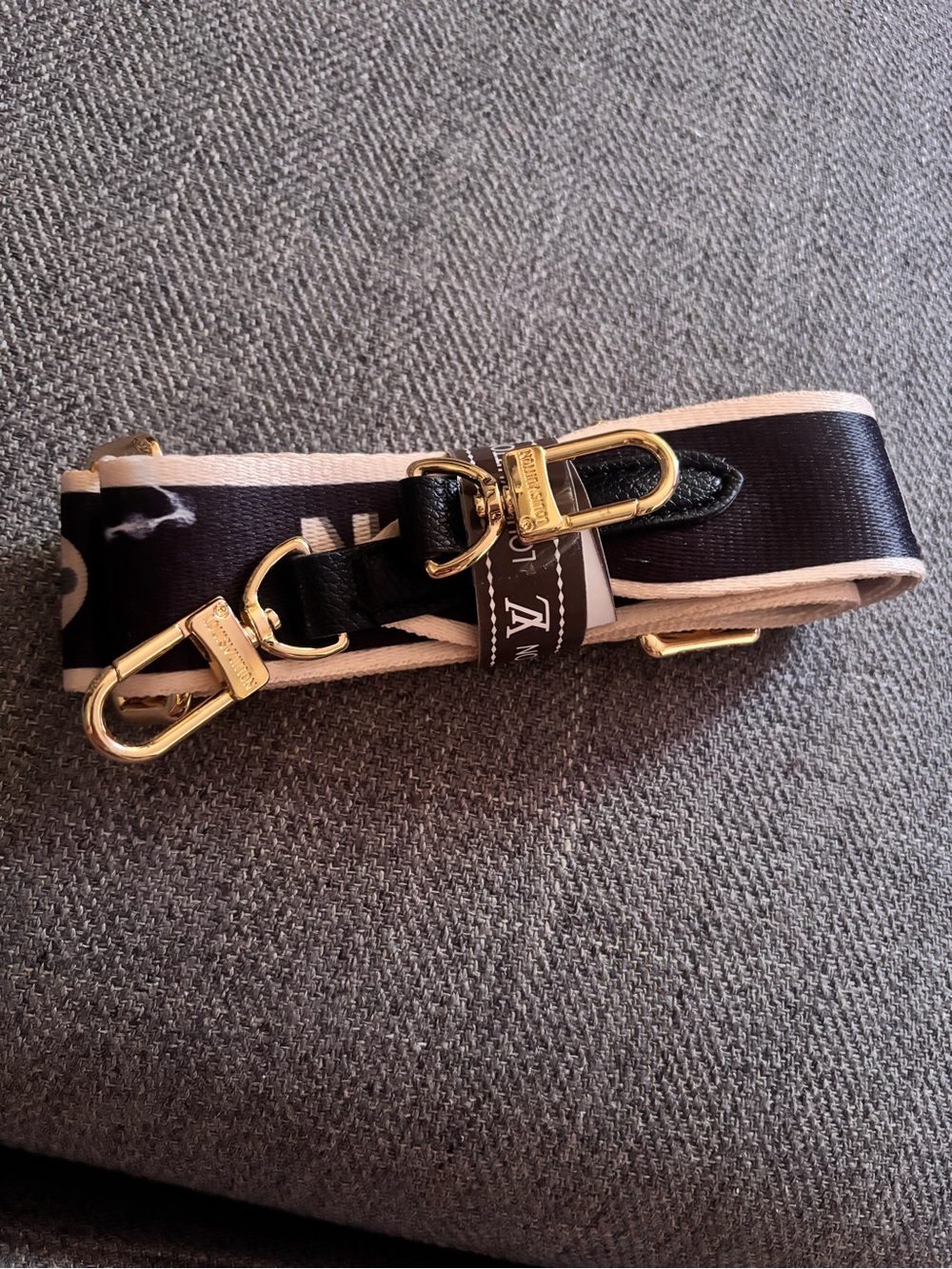 Louis Vuitton Jacquard Diane Shoulder Strap. New. Black and Pink - Picture 2 of 3